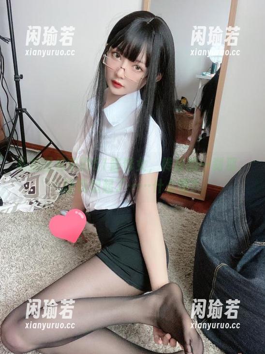 51酱 私拍图包中的51酱修女,转身的一刹那,让我想起了……什么呢?
