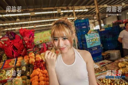 AISS爱丝(黄金版) - 在查看索菲这本长腿妹纸的写真集之前，你准备好接受这份腿部资源了吗？