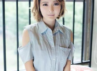 GIRLT果团网 - 办公室作品，看到莫雅淇在打哈欠，哈哈