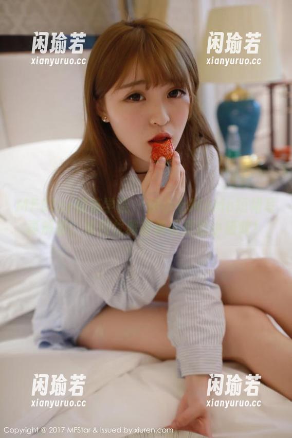 MFStar模范学院-伊小七MoMo MFStar模范学院 - 伊小七MoMo短裙写真解析:如何优雅得像调皮的小猫咪!