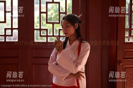 MiiTao蜜桃社-木奈奈 MiiTao蜜桃社 - 原图在手,木奈奈的泳池魅力尽收眼底