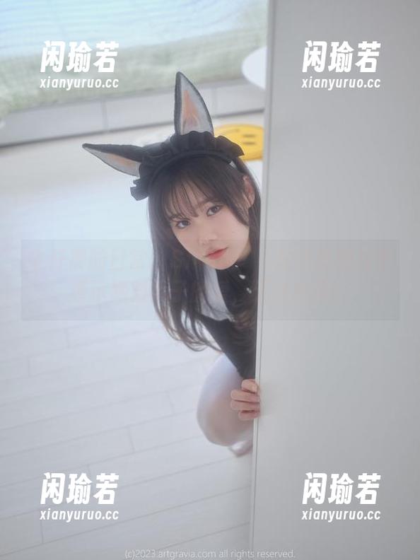 牛仔裤的日常：Sira(시라)在高清照片中展示她对裤子的爱，无法抗拒！