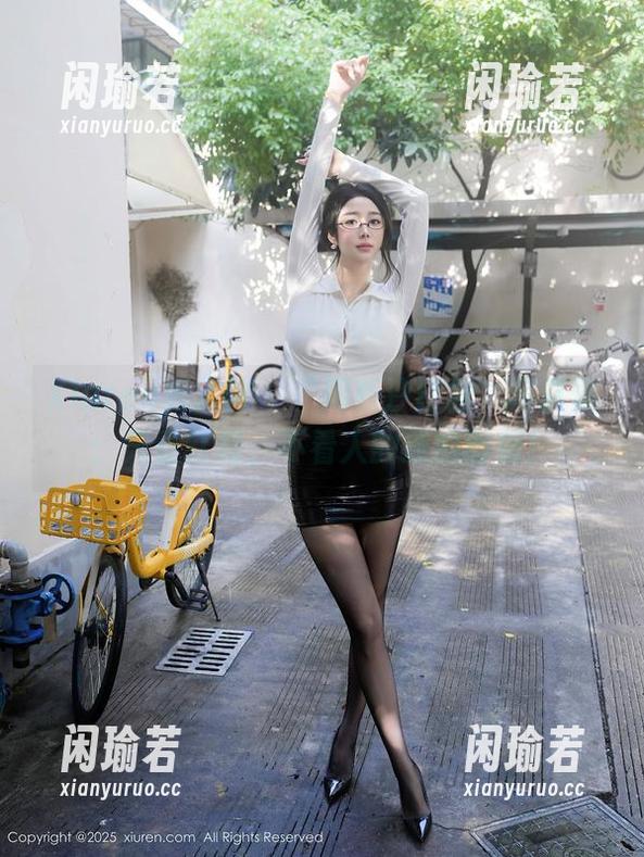 Xiuren秀人网-周慕汐 Xiuren秀人网 - “周慕汐红裙”写真集:只看红裙,不看人的迷惑时刻!