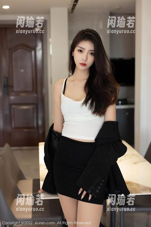 Xiuren秀人网-小逗逗 Xiuren秀人网 - 高清连衣裙图册:小逗逗的轻盈不如我想象的来得直白