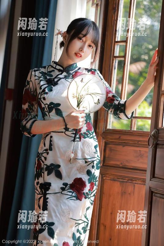 Xiuren秀人网-绮里嘉Ula Xiuren秀人网 - 绮里嘉Ula在无圣光中穿梭,校服图集让人眼前一亮。