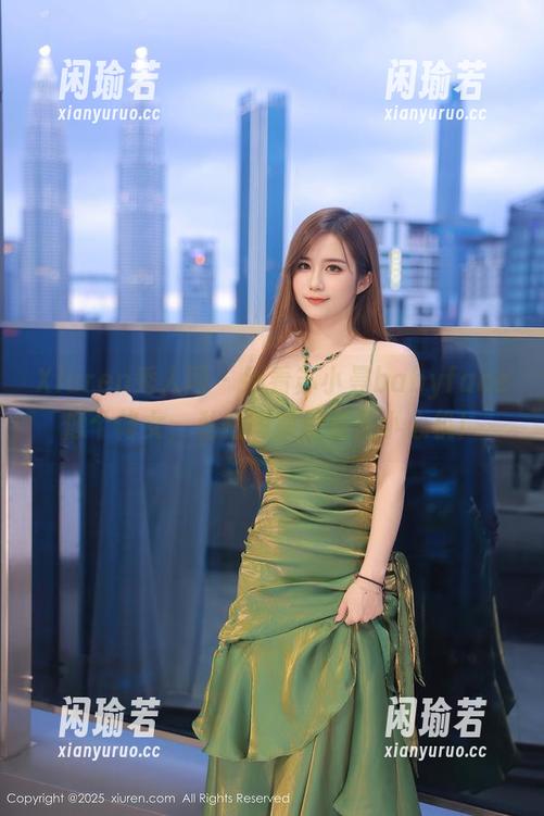 Xiuren秀人网-苏小曼babyface Xiuren秀人网 - 别看苏小曼babyface像个修女,私拍图集里满是小心机!