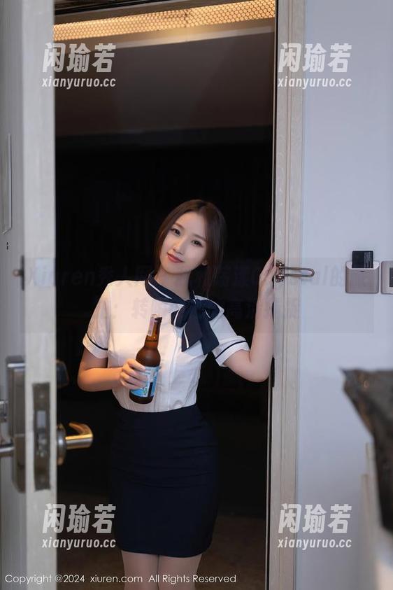 Xiuren秀人网-荡漾Crystal Xiuren秀人网 - 我和荡漾Crystal的旅拍:转瞬即逝的高清捕捉