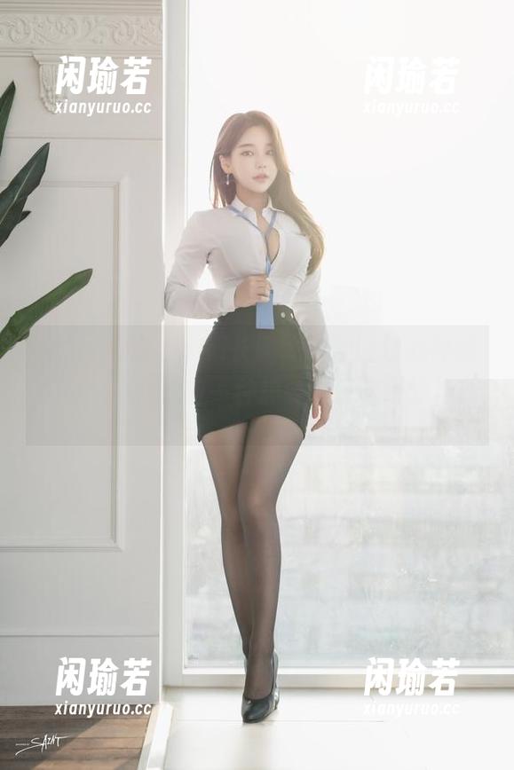 Zzyuri 套图里的Zzyuri长腿,有种让我心神摇曳的魔力,总有一种想要拉长时间的冲动。