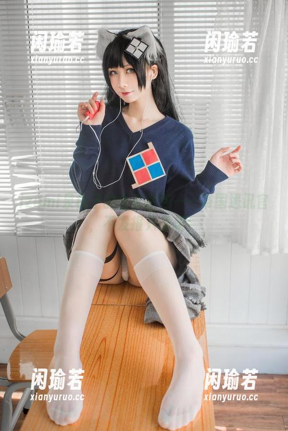 izumi泉桃子 izumi泉桃子的全套图包——帝国通讯官,不发报只发美!