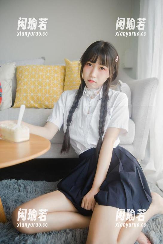 校服与不呆猫的写真，挥挥袖想飞出教室，何必借书呢？