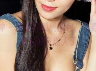 克拉女神 - 雅楠的眼镜图包，下载后我才发现她更迷人了