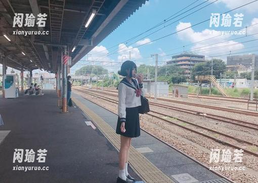 凛子酱 凛子酱在瑜伽垫上的动作,照片里的每个角落都很舒服