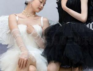 初夏女神 - 柒柒黑白正装，图片合集：只需一眼就能让你忘掉周三的无聊！