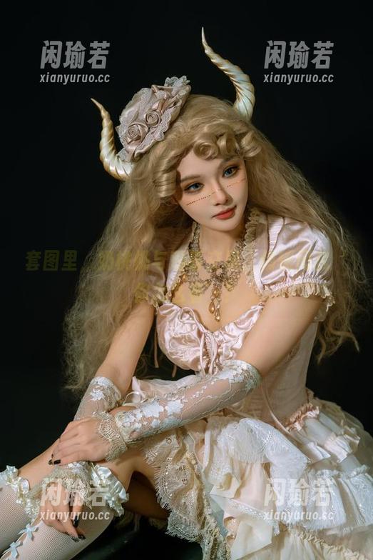 奶桃桃 套图里,奶桃桃与薄暮交界,悄悄问我‘你怎么看’?