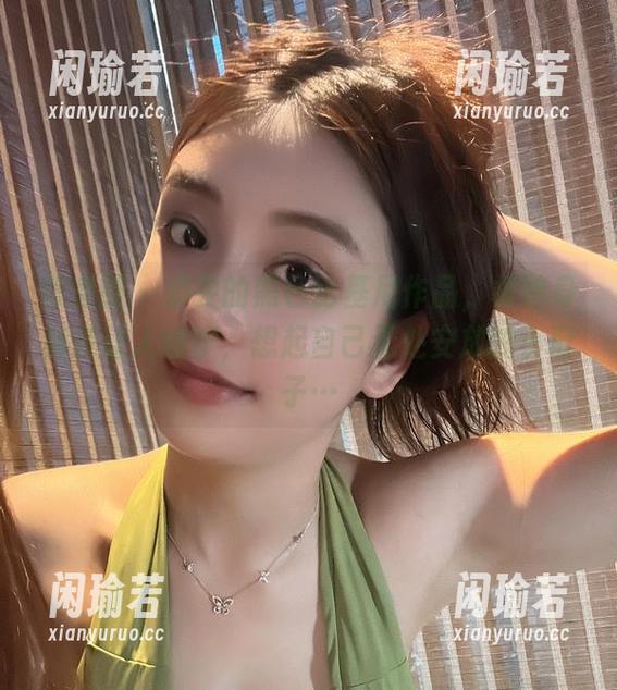 奶雯 微密圈 - 奶雯的黑色比基尼作品,模特身材真让人嫉妒,想起自己无处安放的小肚子…