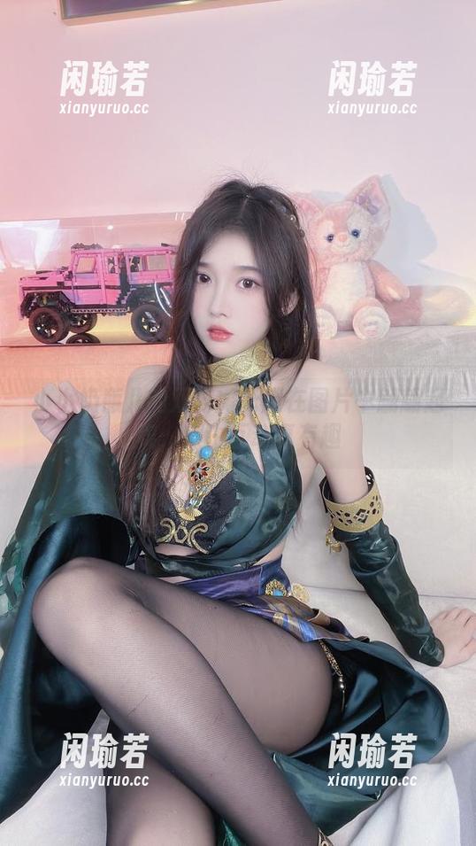 小小奶瓶儿 小小奶瓶儿的双马尾制服在图片中翩翩起舞,师生互动真有趣