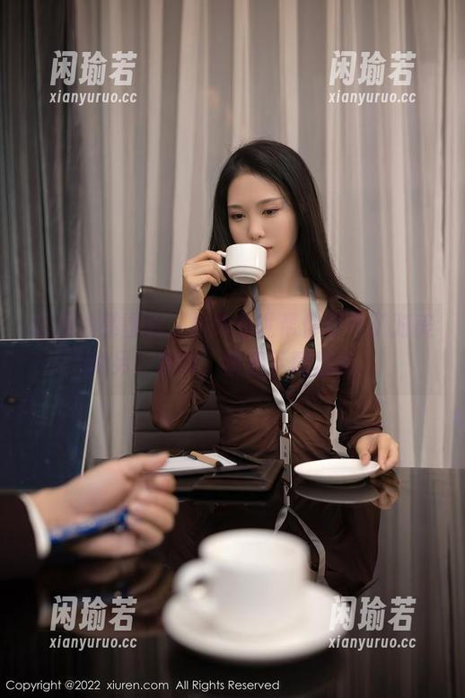 超级油亮图包，抖娘利世帮你打开了对美的另一扇窗，快速下载别怂。