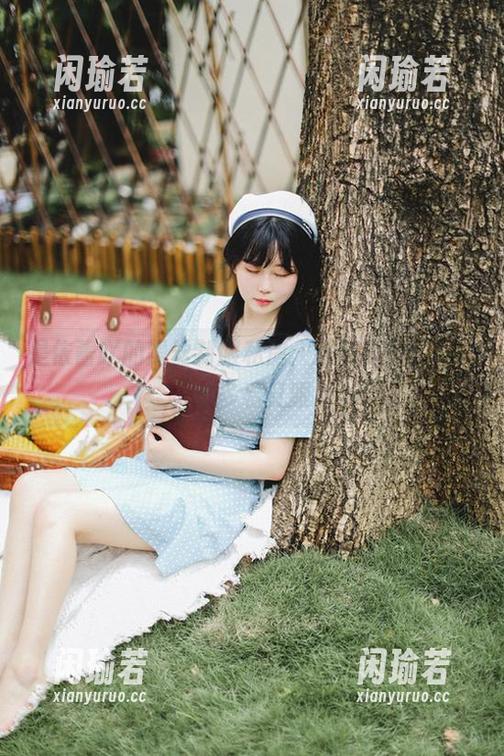 是依酱吖 是依酱吖的黑丝制服私房:这种搭配,真让人想多看几眼。