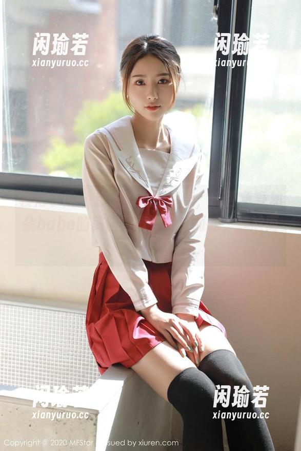 模范学院-加朵babe 模范学院 - 想想黑白的墙面,能否承受加朵babe的美腿写真,可想而知,尴尬而已。