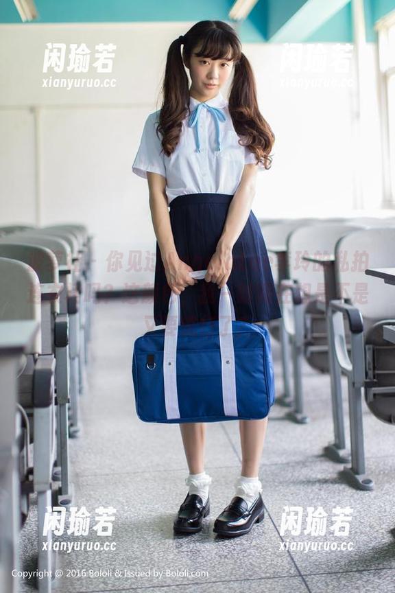 波萝社-AngelaLee李玲 波萝社 - 你见过AngelaLee李玲的私拍连衣裙吗?这颜色,我一时间在想是不是又要流行了?