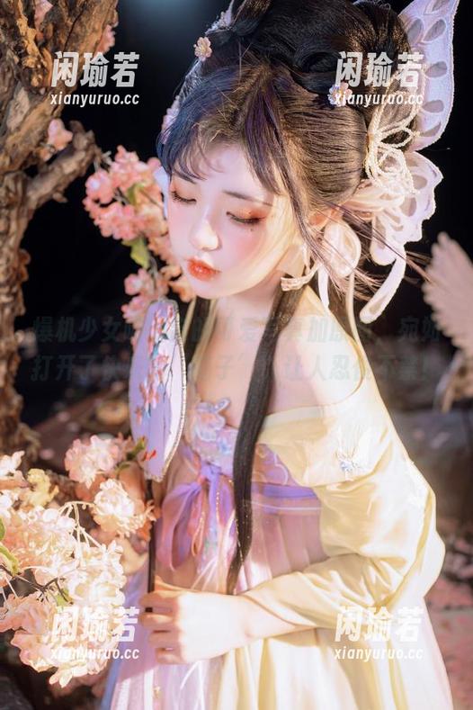 爆机少女喵小吉的可爱写真加原图，宛如打开了快乐的‘箱子’，让人忍俊不禁！