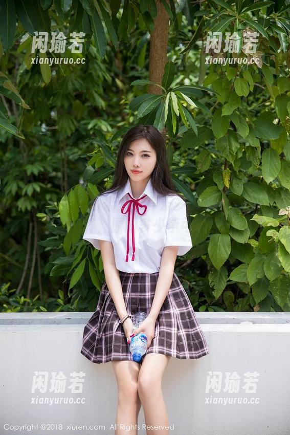 秀人网-养乐多Doll 秀人网 - 免费合照:养乐多Doll穿连体衣的模样,原图多少个可以有?