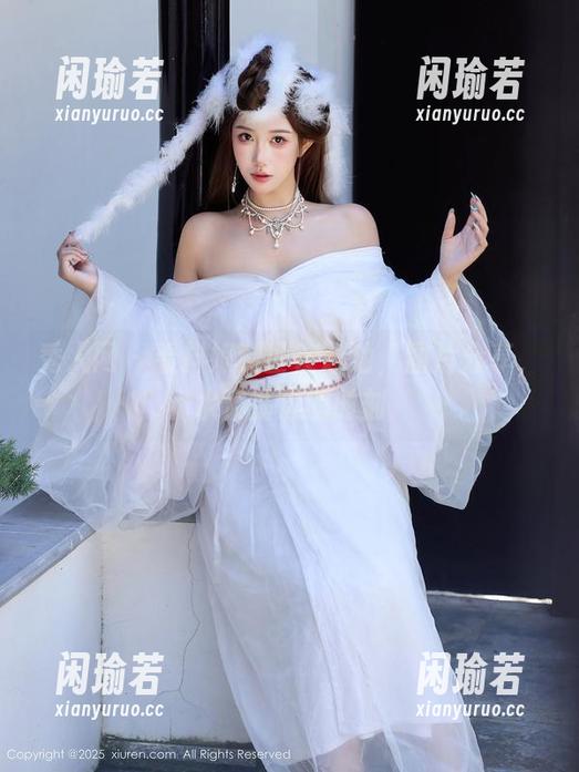 秀人网-抖娘利世 秀人网 - 看抖娘利世在泳池,图片分享,水波荡漾的时刻