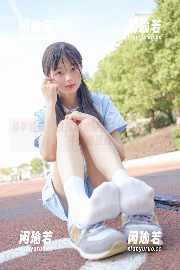 稚乖画册-夜夜 稚乖画册 - 夜夜和她的裤里丝写真:意想不到的碰撞