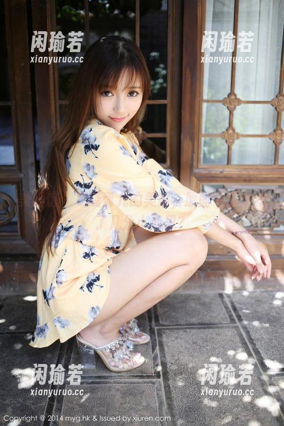 美媛馆 - 杨晓青儿的美脚，原图中到底藏了几分小心思？