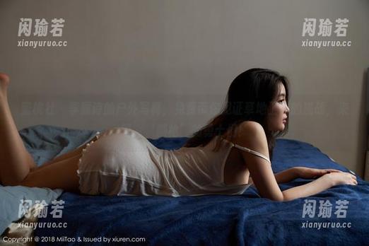 蜜桃社-李颖诗 蜜桃社 - 李颖诗的户外写真,免费带你见证草地工作的挑战,来呀,‘躺枪’的勇士们!
