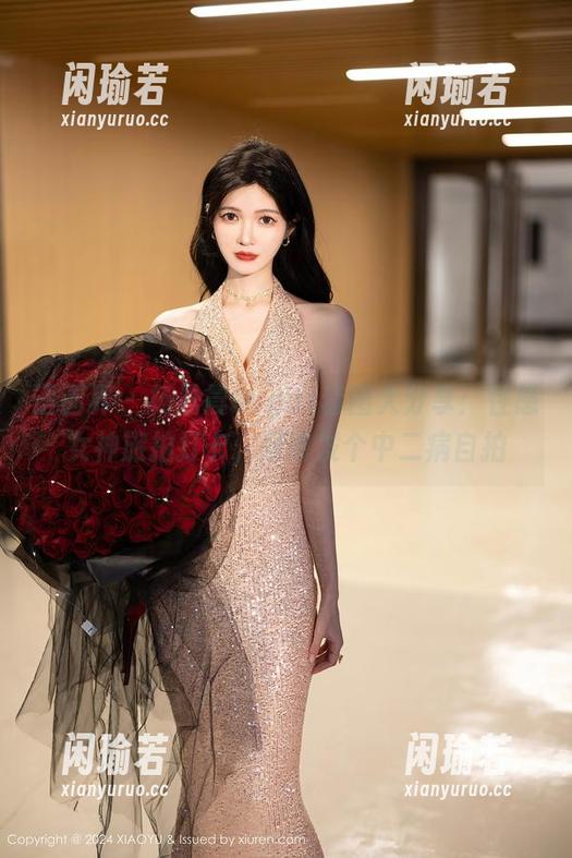 语画界 - 杨晨晨sugar套图大分享：性感女神旅拍打卡，同时发个中二病自拍